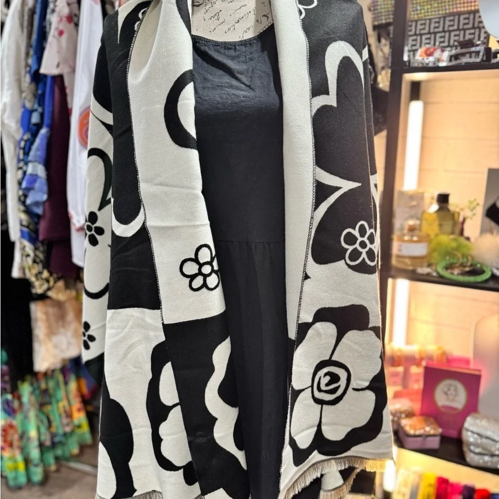 450. Black and White Oversized Soft Floral Scarf NWOT